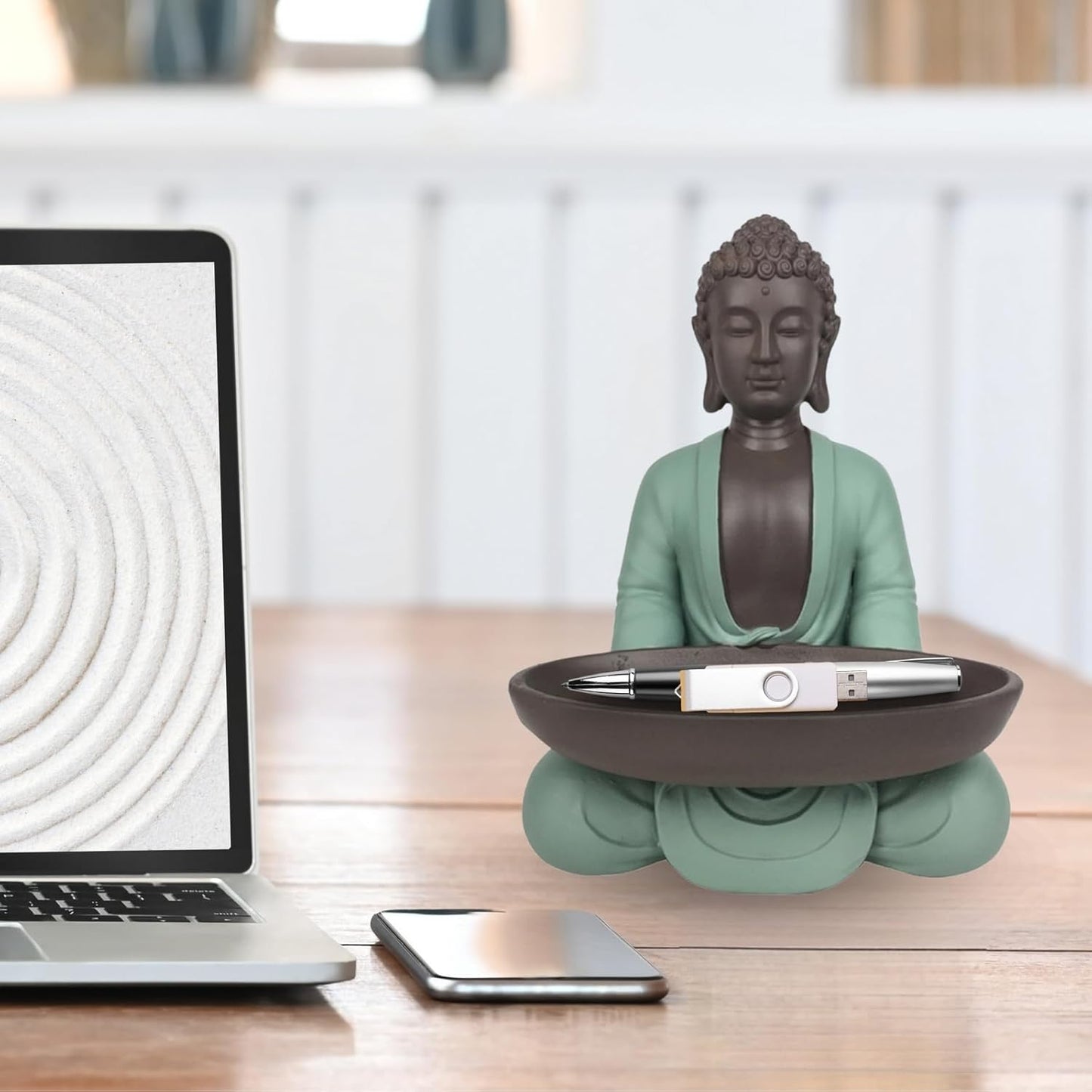 Statuette Vide Poche Boudha – Décoration Zen et Feng Shui – pour Créer Une Ambiance Relaxante et Spirituelle – Idée Cadeau Porte-Bonheur – Hauteur : 20cm – Couleur : Vert et Marron – Zen’Light