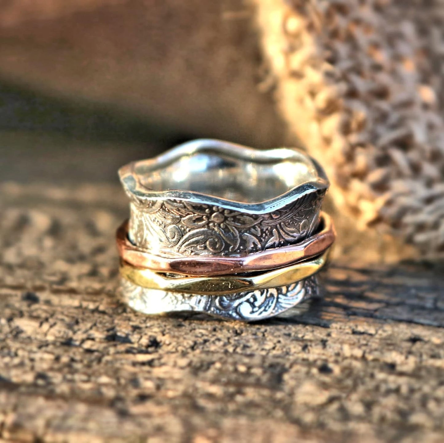 Energy Stone – « ÉQUILIBRE & BEAUTÉ », bague tournante de méditation avec 1 rotateur en laiton et 1 en cuivre sur une bague de base en argent avec motif à feuilles (Style 88)