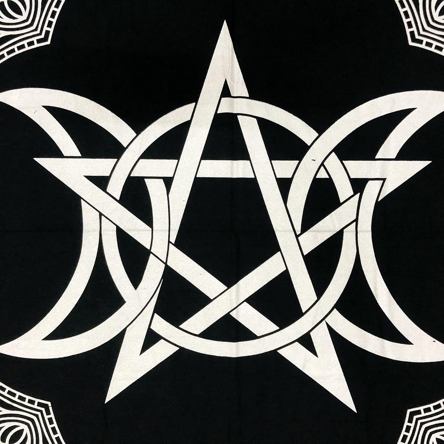 THE ART BOX Tissu Cartes de Tarot Serviettes Accessoires de Sorcellerie Nappe en Or Noir Carré Tissu céleste Spirituel avec Franges, Pentagramme Triquetra, 24X24 Pouces